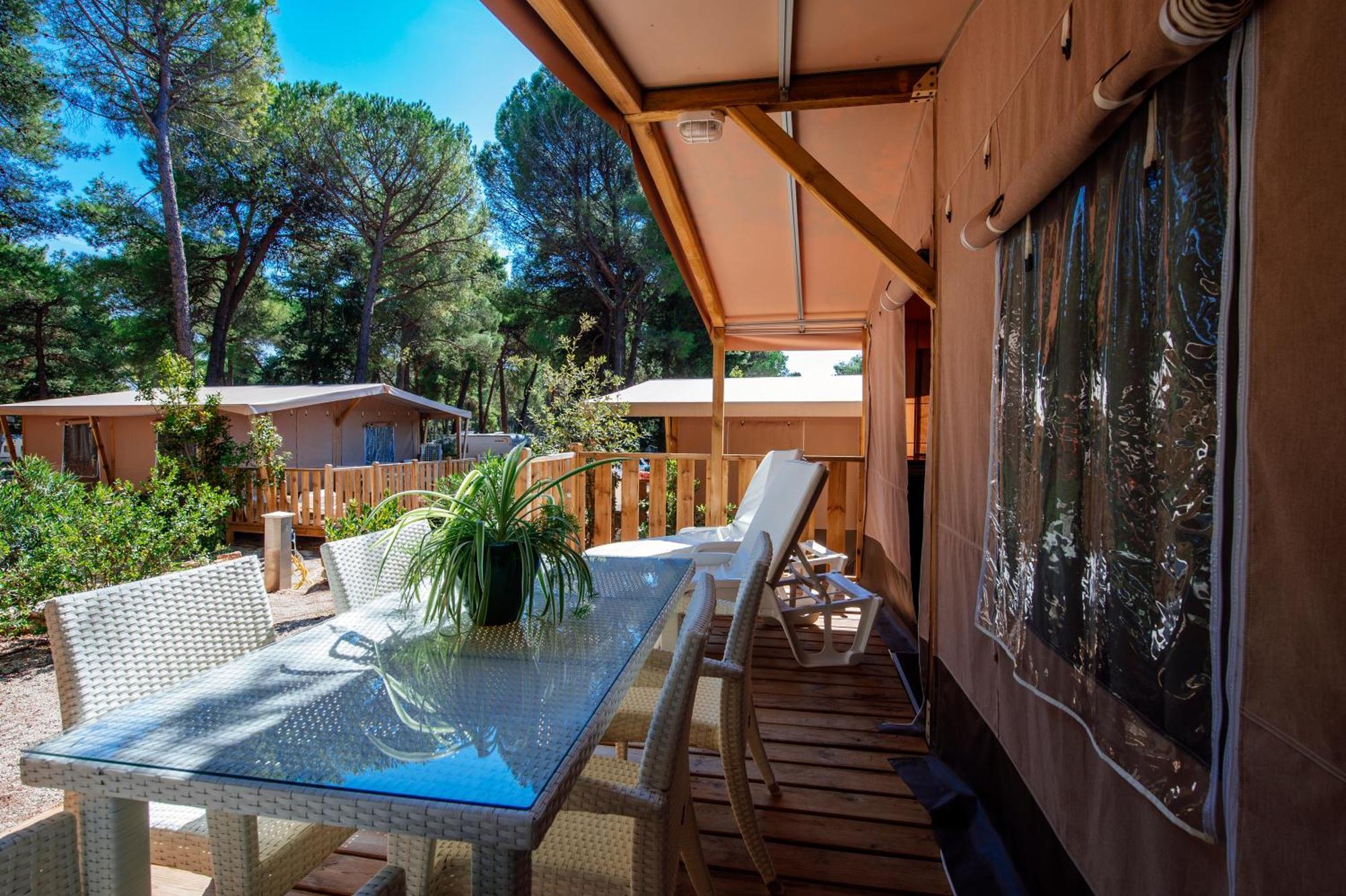 Zaton Holiday Resort Glamping Tents Nin Esterno foto