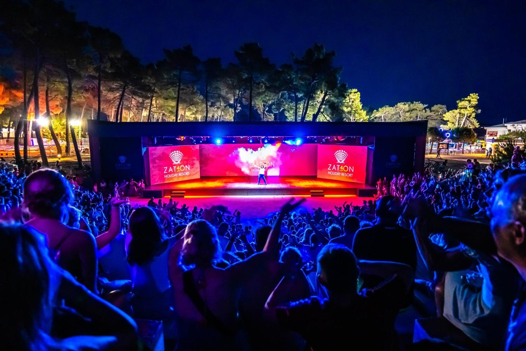 Zaton Holiday Resort Glamping Tents Nin Esterno foto